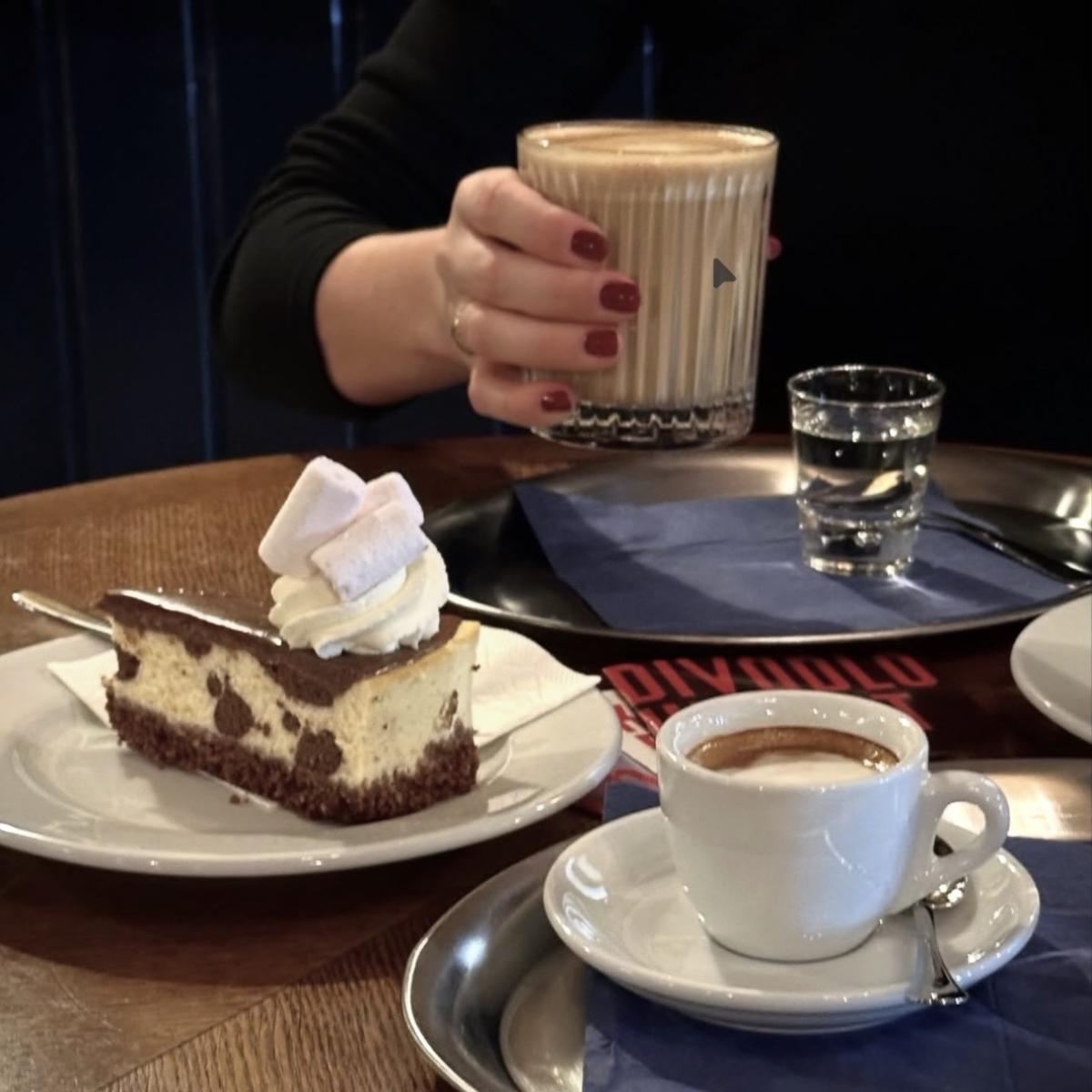 Kavárna - Slunečný víkend před námi