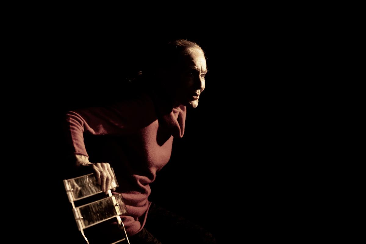 Zpívá a vypráví Soňa Červená (foto J.Malíř)