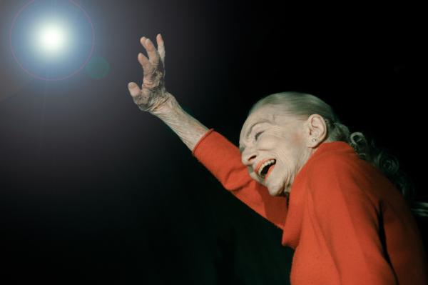 Zpívá a vypráví Soňa Červená (foto J.Malíř)