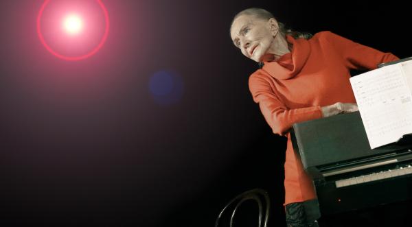 Zpívá a vypráví Soňa Červená (foto J.Malíř)